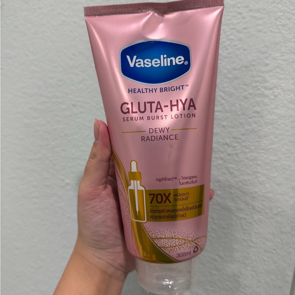 Vaseline Gluta-Hya Serum Burst Lotion Dewy Radiance 300ml